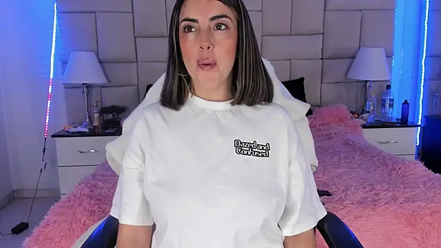 IsisLoveyes  online show from 12/10/24, 07:00