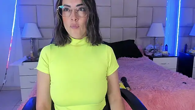 IsisLoveyes  online show from 12/23/24, 08:57