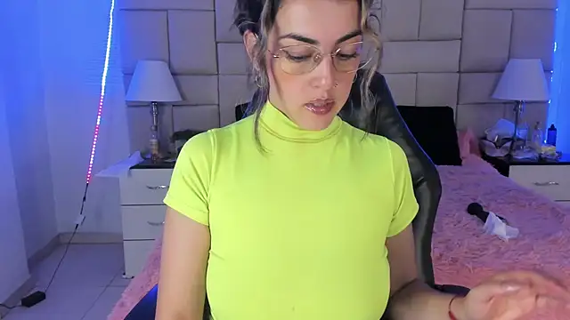 IsisLoveyes  online show from 12/24/24, 12:00