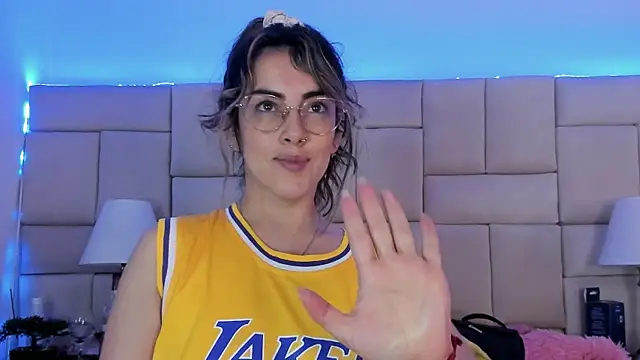 Snapshot of IsisLoveyes_ chatting on 03/18/25, 12:27 IsisLoveyes online show from 03/18/25, 12:27