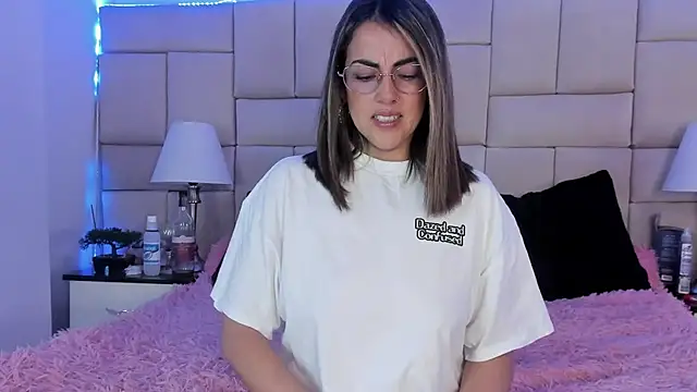 IsisLoveyes  online show from 03/22/25, 10:04