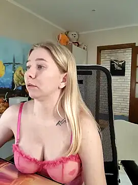 Snapshot of D0nna_ chatting on 03/06/25, 04:07 D0nna online show from 03/06/25, 04:07