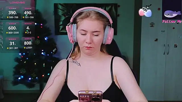 Snapshot of D0nna_ chatting on 12/02/25, 09:21 D0nna online show from 12/02/25, 09:21