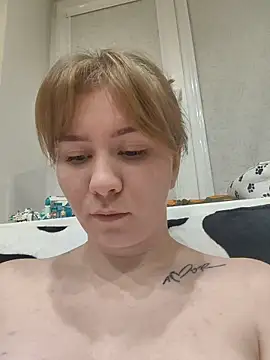 Snapshot of D0nna_ chatting on 12/14/25, 03:28 D0nna online show from 12/14/25, 03:28