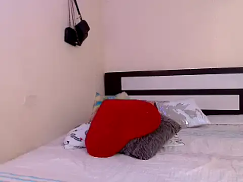 Snapshot of chika_hellar chatting on 02/14/25, 10:04 chika hellar online show from 02/14/25, 10:04