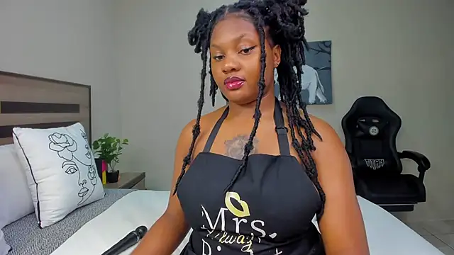 Snapshot of Renee-18 chatting on 04/03/26, 08:07 Renee-18 online show from 04/03/26, 08:07