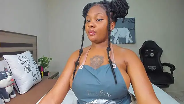 Snapshot of Renee-18 chatting on 04/06/26, 10:44 Renee-18 online show from 04/06/26, 10:44