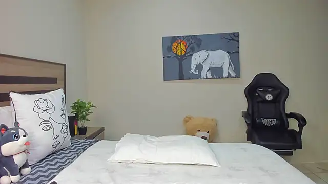 Snapshot of Renee-18 chatting on 04/14/26, 10:49 Renee-18 online show from 04/14/26, 10:49