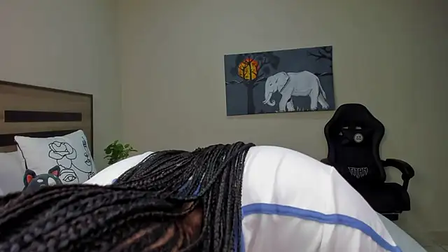 Snapshot of Renee-18 chatting on 04/19/26, 10:01 Renee-18 online show from 04/19/26, 10:01