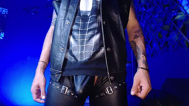 Snapshot of Dicaprioo_ chatting on 11/13/25, 02:32 Dicaprioo online show from 11/13/25, 02:32