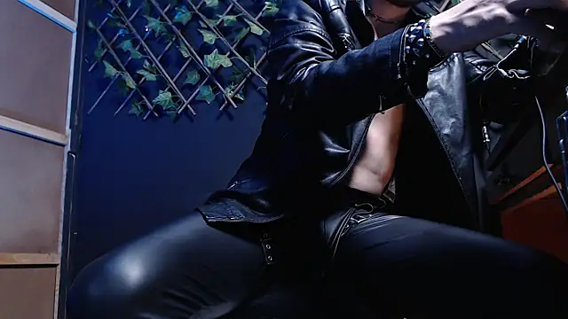 Snapshot of Dicaprioo_ chatting on 11/25/25, 05:40 Dicaprioo online show from 11/25/25, 05:40