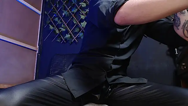 Snapshot of Dicaprioo_ chatting on 11/26/25, 05:58 Dicaprioo online show from 11/26/25, 05:58