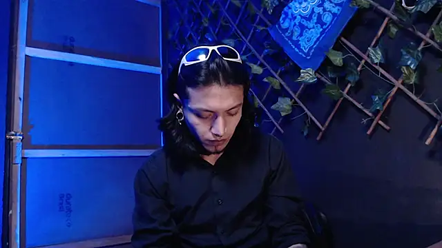 Snapshot of Dicaprioo_ chatting on 11/27/25, 06:04 Dicaprioo online show from 11/27/25, 06:04