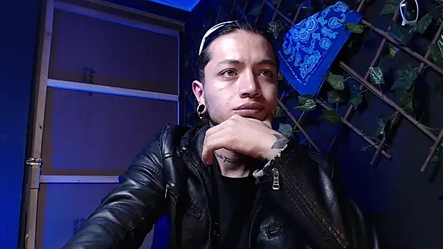 Snapshot of Dicaprioo_ chatting on 12/01/25, 10:15 Dicaprioo online show from 12/01/25, 10:15