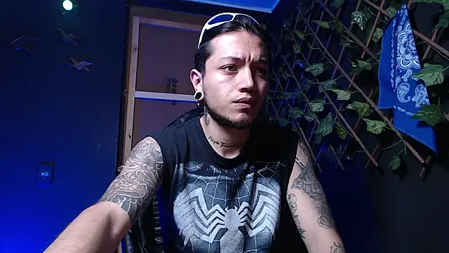 Snapshot of Dicaprioo_ chatting on 12/17/25, 12:38 Dicaprioo online show from 12/17/25, 12:38