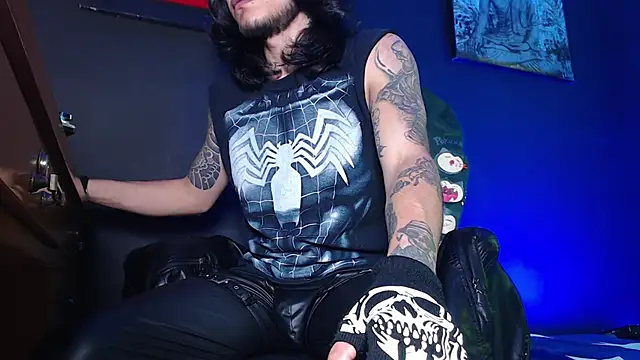 Snapshot of Dicaprioo_ chatting on 02/19/26, 04:58 Dicaprioo online show from 02/19/26, 04:58