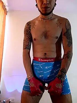 Snapshot of Dicaprioo_ chatting on 02/27/26, 04:07 Dicaprioo online show from 02/27/26, 04:07