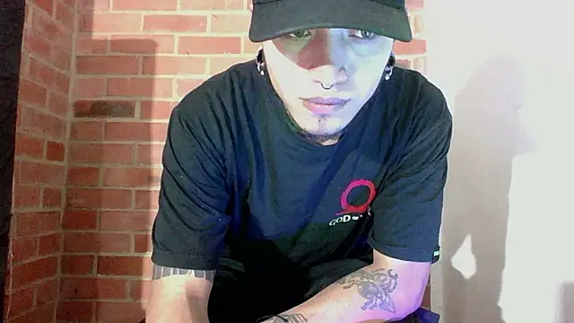 Snapshot of Dicaprioo_ chatting on 03/17/26, 02:27 Dicaprioo online show from 03/17/26, 02:27