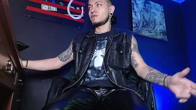 Snapshot of Dicaprioo_ chatting on 03/23/26, 06:56 Dicaprioo online show from 03/23/26, 06:56