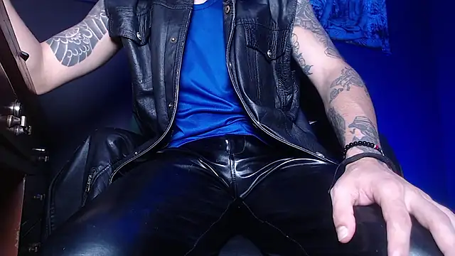 Snapshot of Dicaprioo_ chatting on 03/26/26, 03:23 Dicaprioo online show from 03/26/26, 03:23