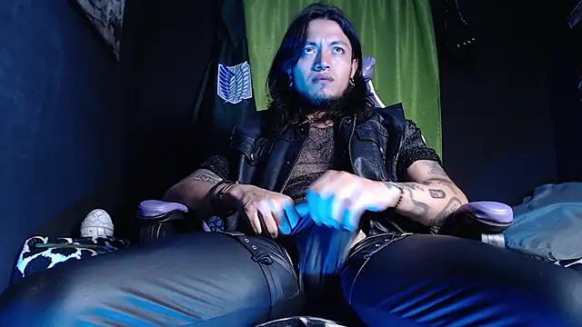 Snapshot of Dicaprioo_ chatting on 04/17/26, 03:31 Dicaprioo online show from 04/17/26, 03:31