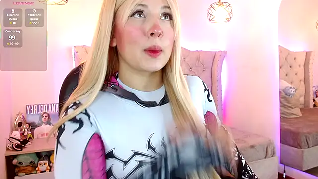 Charlotte Jones   online show from 12/04/25, 10:57