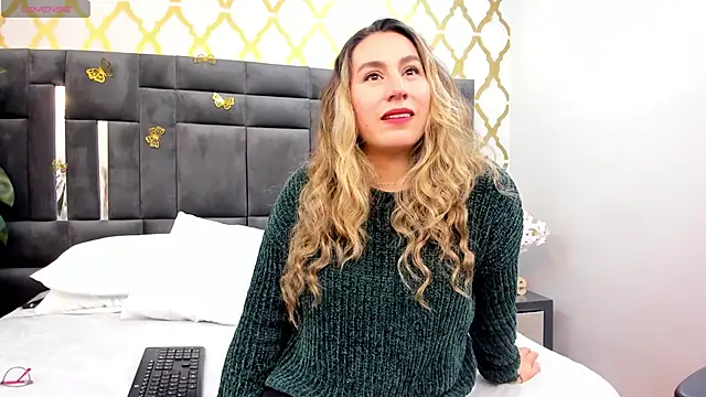 Snapshot of RubbyTaylor chatting on 10/21/25, 02:18 RubbyTaylor online show from 10/21/25, 02:18