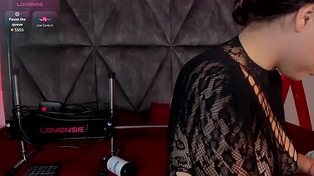 Elsalombardi  online show from 10/28/25, 12:30