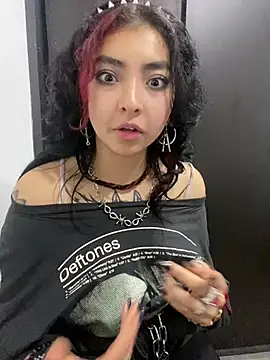 Snapshot of _Gothiccbitch_ chatting on 12/17/24, 07:40  Gothiccbitch  online show from 12/17/24, 07:40