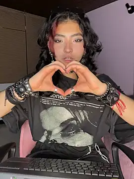 Snapshot of _Gothiccbitch_ chatting on 02/04/25, 03:22  Gothiccbitch  online show from 02/04/25, 03:22