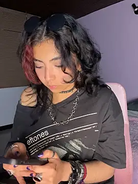 Snapshot of _Gothiccbitch_ chatting on 02/04/25, 06:25  Gothiccbitch  online show from 02/04/25, 06:25