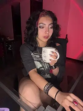 Snapshot of _Gothiccbitch_ chatting on 12/02/25, 08:19 Gothiccbitch online show from 12/02/25, 08:19