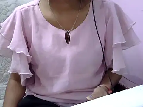 momo lov online show from 12/20/24, 10:27