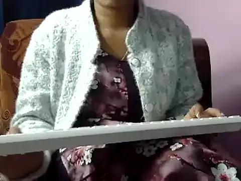 momo lov online show from 01/04/25, 07:24