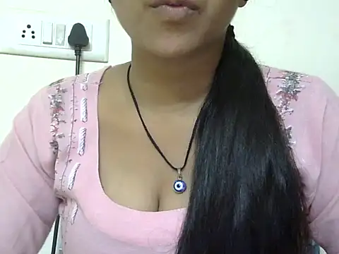 momo lov online show from 10/18/25, 05:10