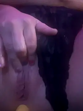 Snapshot of GinAnnTonic chatting on 10/03/25, 11:40 GinAnnTonic online show from 10/03/25, 11:40