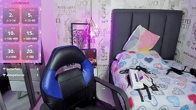 Snapshot of delilaquinn chatting on 02/15/25, 07:06 delilaquinn online show from 02/15/25, 07:06