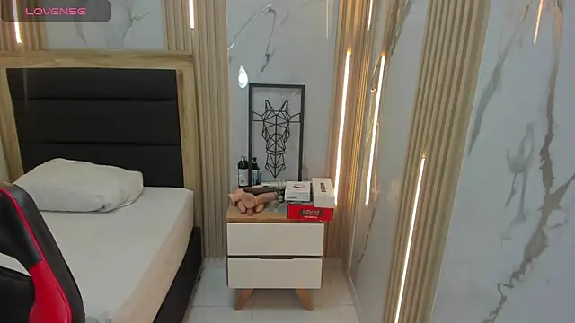 Snapshot of delilaquinn chatting on 09/19/25, 12:17 delilaquinn online show from 09/19/25, 12:17