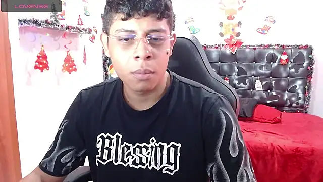 Snapshot of Wiiliam_20 chatting on 12/16/24, 03:32 Wiiliam 20 online show from 12/16/24, 03:32