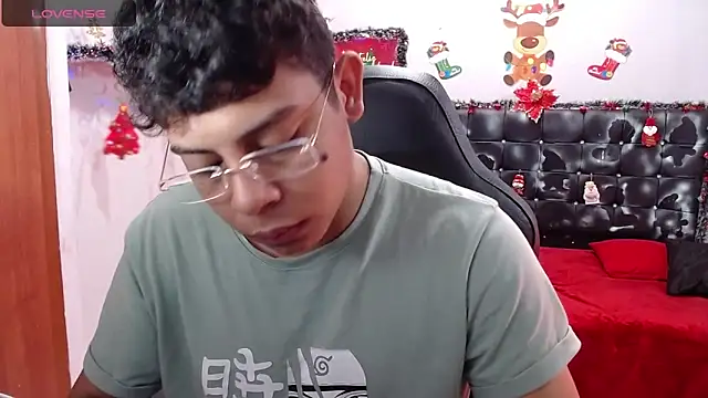 Snapshot of Wiiliam_20 chatting on 12/18/24, 02:17 Wiiliam 20 online show from 12/18/24, 02:17