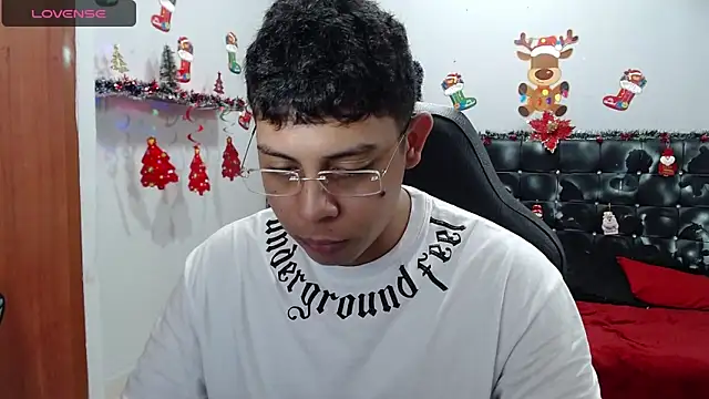 Snapshot of Wiiliam_20 chatting on 12/30/24, 03:46 Wiiliam 20 online show from 12/30/24, 03:46