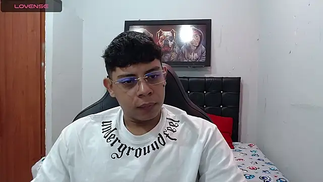 Snapshot of Wiiliam_20 chatting on 02/13/25, 12:21 Wiiliam 20 online show from 02/13/25, 12:21