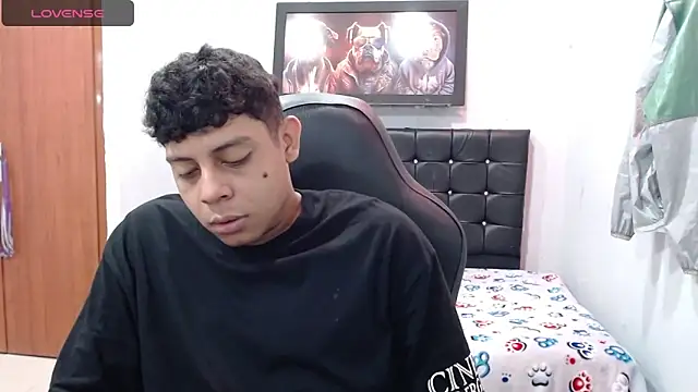 Snapshot of Wiiliam_20 chatting on 02/19/25, 01:06 Wiiliam 20 online show from 02/19/25, 01:06