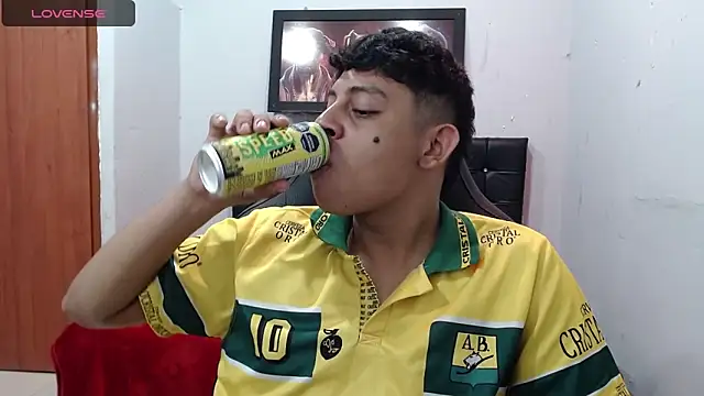 Snapshot of Wiiliam_20 chatting on 02/28/25, 01:36 Wiiliam 20 online show from 02/28/25, 01:36