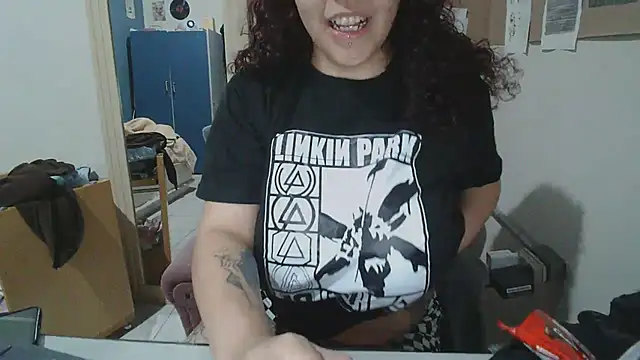 Snapshot of bbyedarling chatting on 10/14/25, 03:07 bbyedarling online show from 10/14/25, 03:07