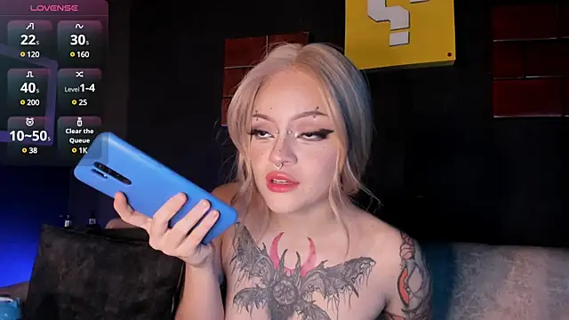 Snapshot of Elettra_Rou chatting on 02/06/25, 02:33 Elettra Rou online show from 02/06/25, 02:33