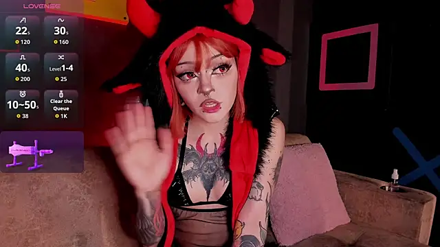 Snapshot of Elettra_Rou chatting on 10/23/25, 11:03 Elettra Rou online show from 10/23/25, 11:03