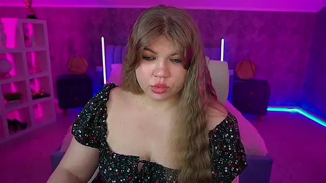 Snapshot of GabbieJay chatting on 06/16/26, 12:30 GabbieJay online show from 06/16/26, 12:30