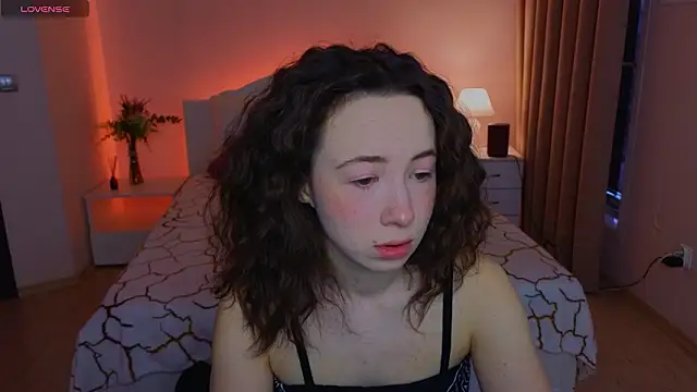 Snapshot of Hayle_Hill chatting on 03/09/26, 02:04 Hayle Hill online show from 03/09/26, 02:04