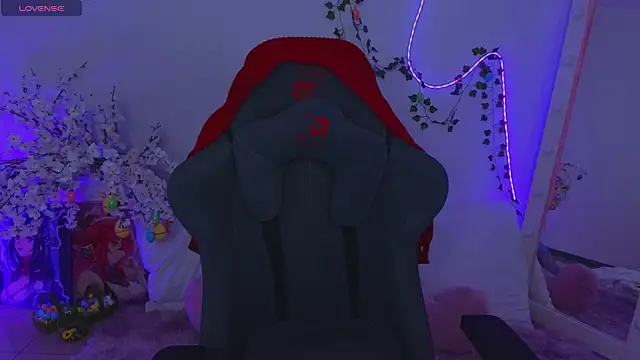 Snapshot of Hayle_Hill chatting on 04/06/26, 12:30 Hayle Hill online show from 04/06/26, 12:30